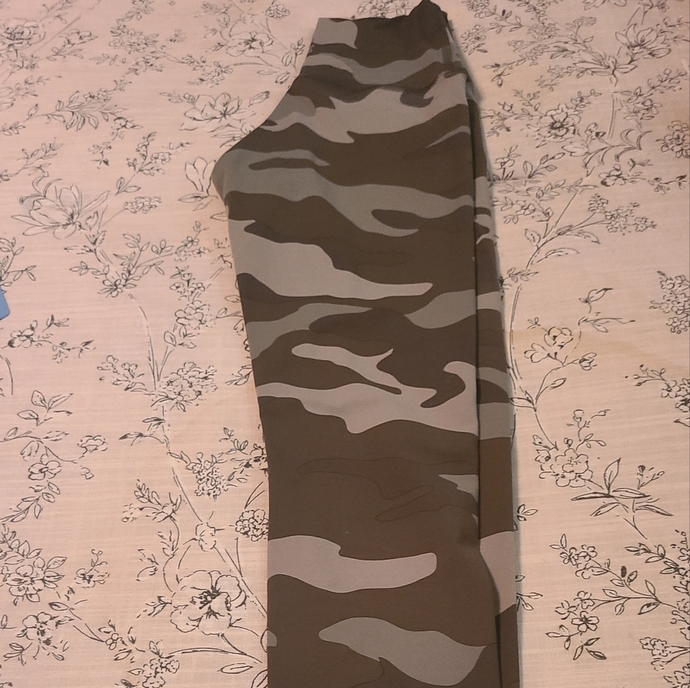 Camouflage leggings victoria secret pink leggings Nwot hp🔥🔥🔥 - Picture 4 of 4